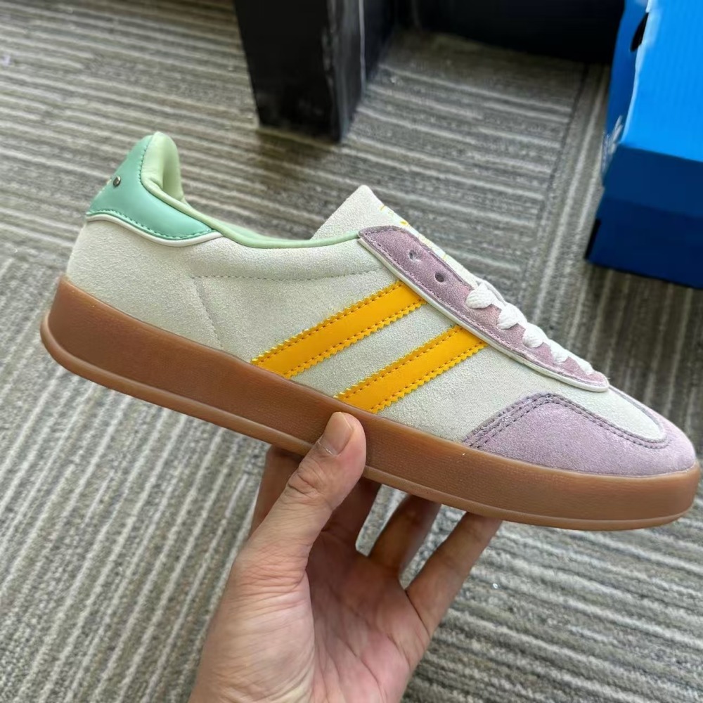 gaze With shoe box