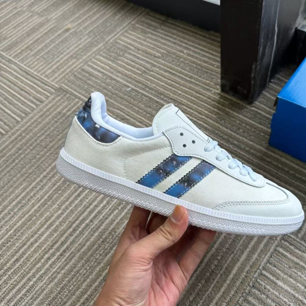 Sam1 With shoe box