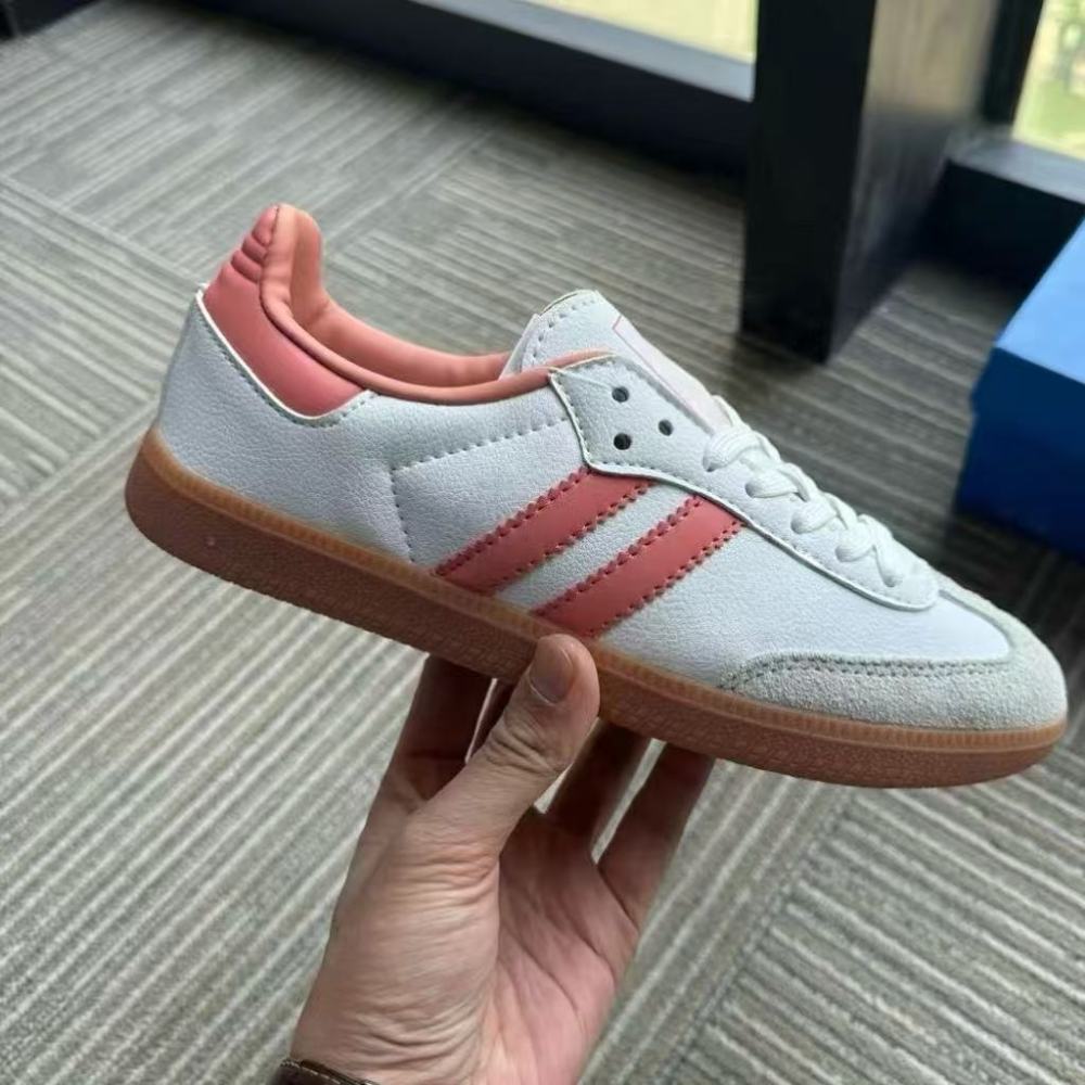 Sam1 With shoe box