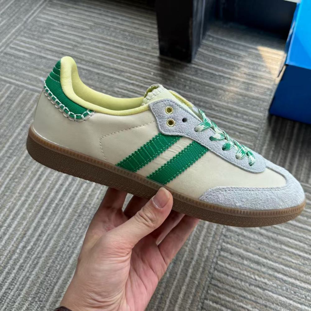 Sam1 With shoe box