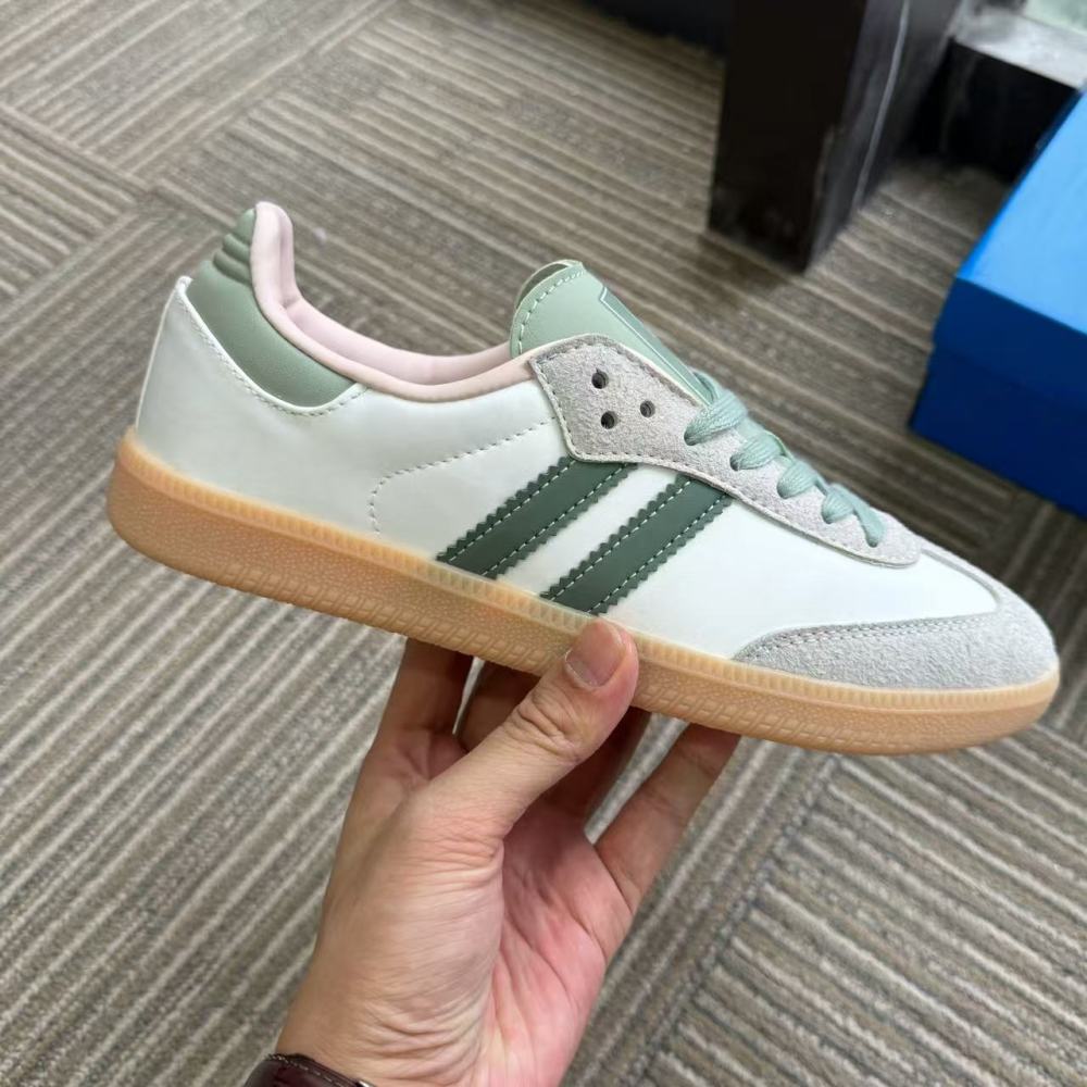 Sam1 With shoe box