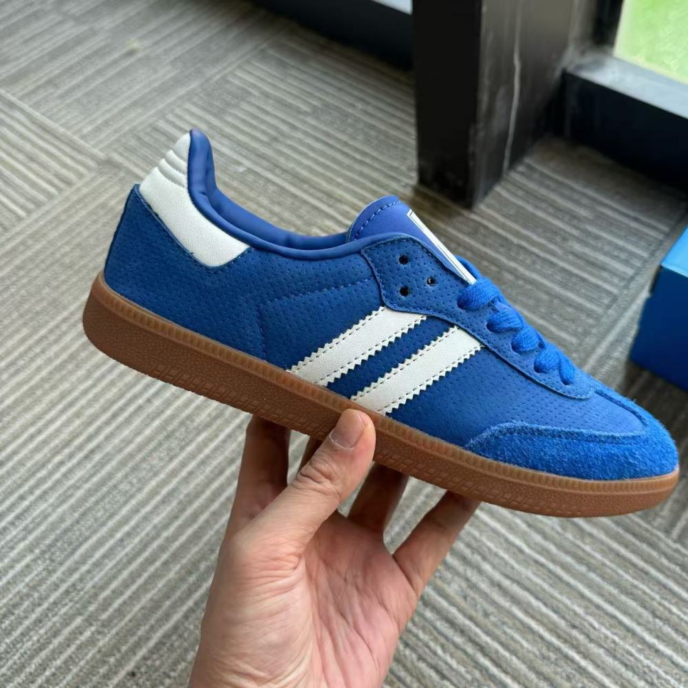 Sam1 With shoe box