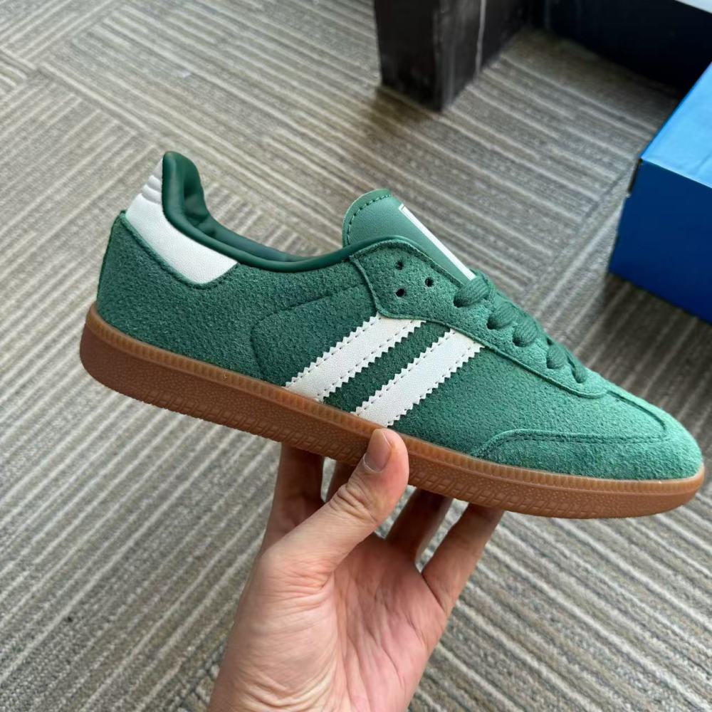 Sam1 With shoe box