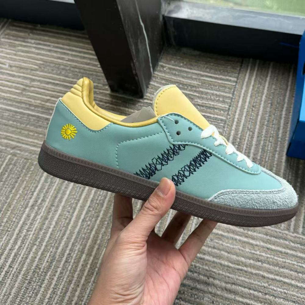 Sam1 With shoe box
