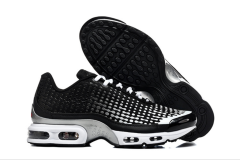 TN7- Black and White Gradient