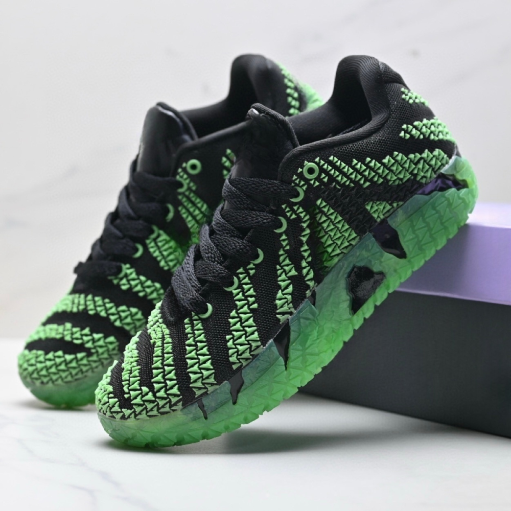 Ja 3 With shoe box
