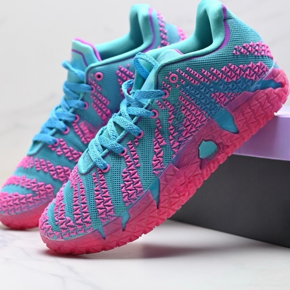 Ja 3 With shoe box