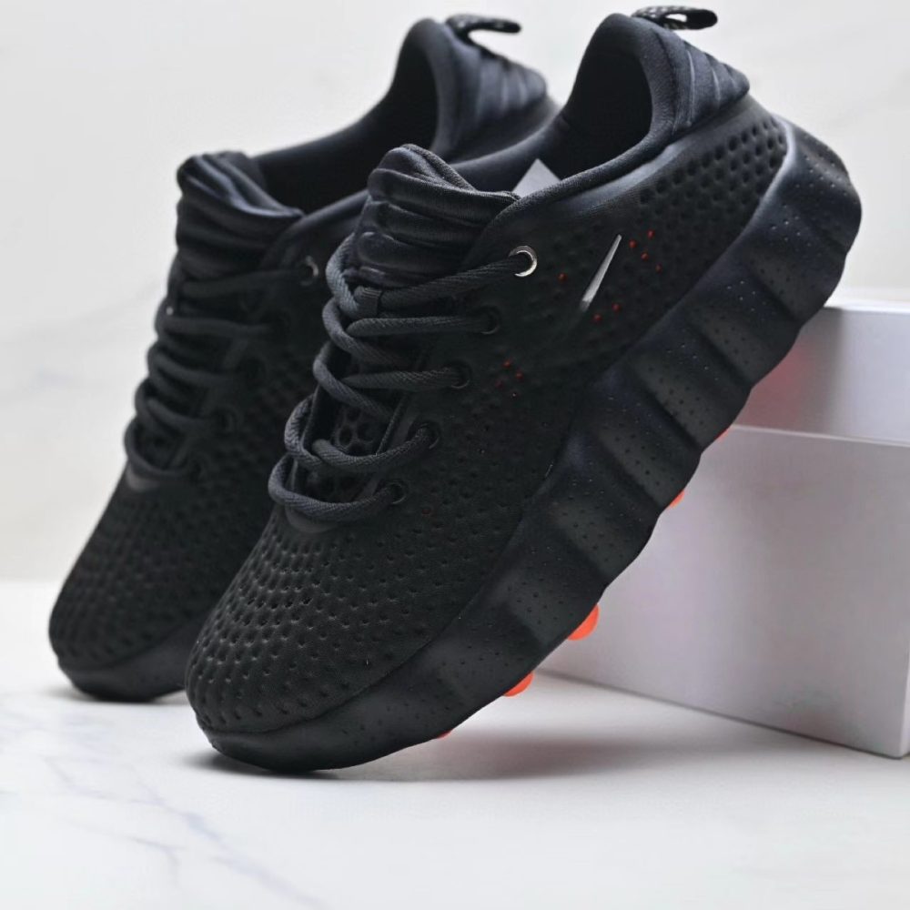 md 002 With shoe box