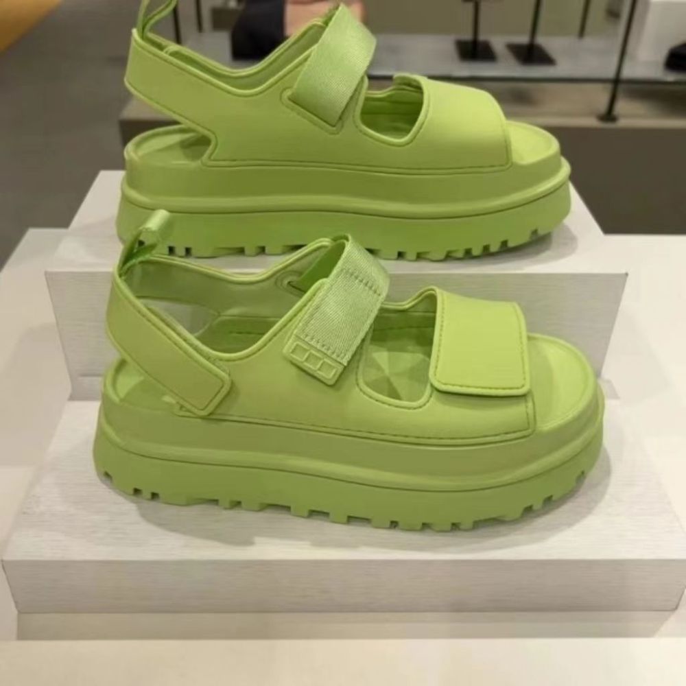 ug With shoe box