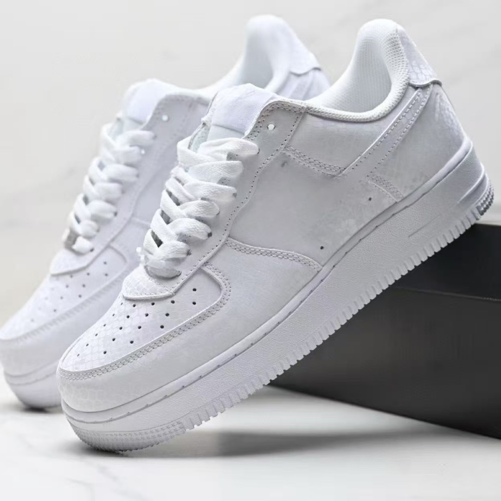 af1 07  With shoe box