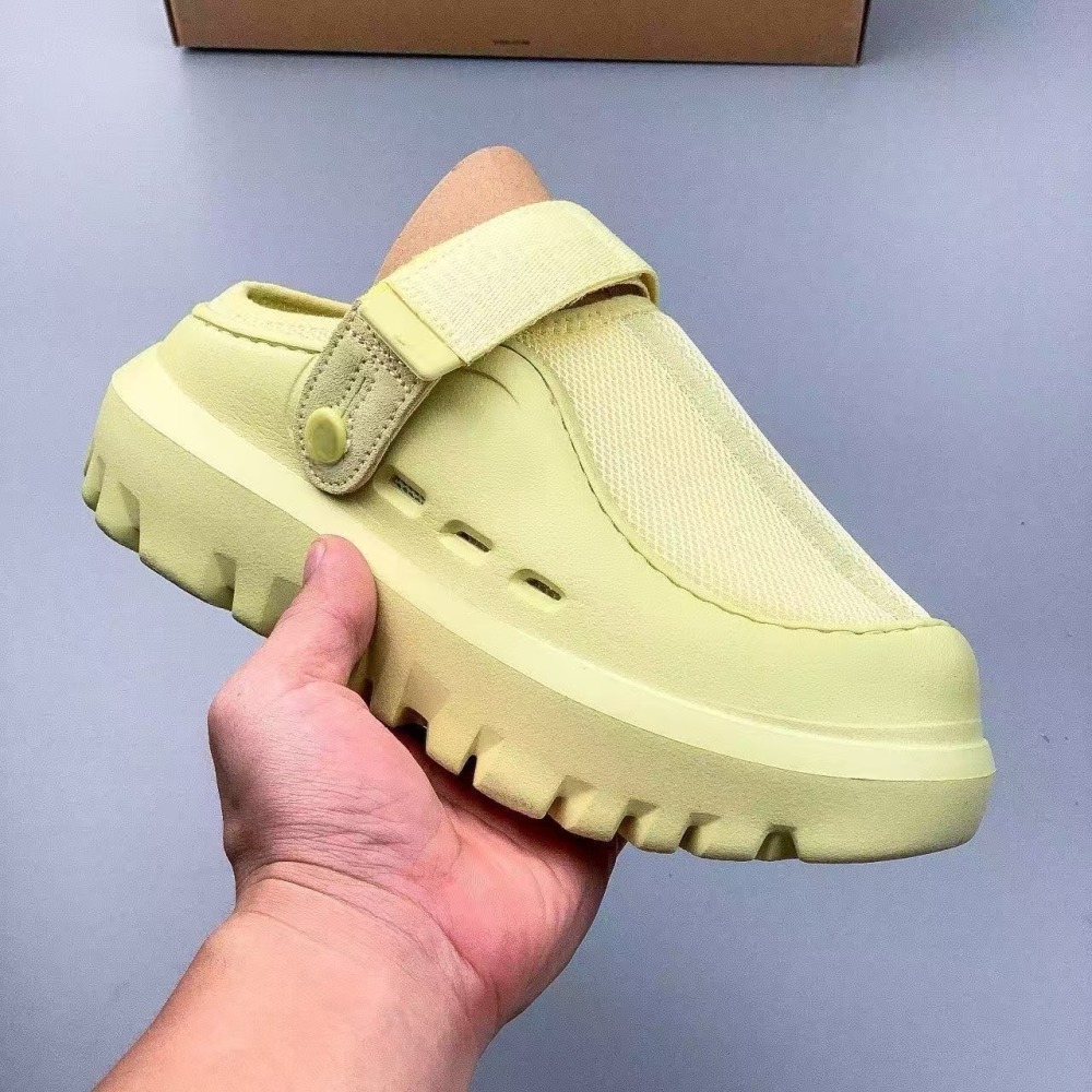 ug With shoe box