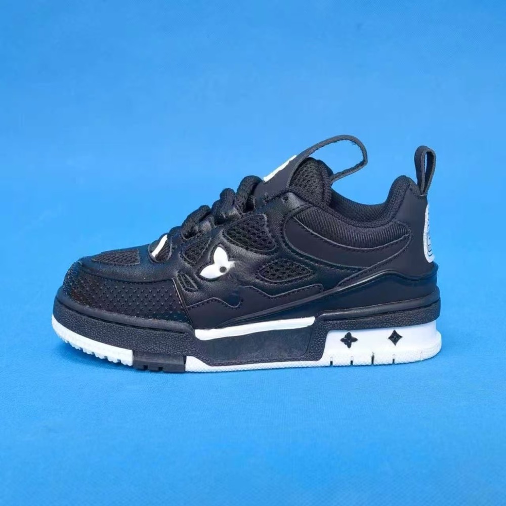 kids skate trainer With shoe box