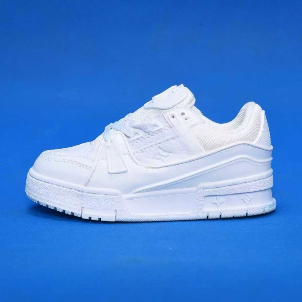 kids skate trainer With shoe box