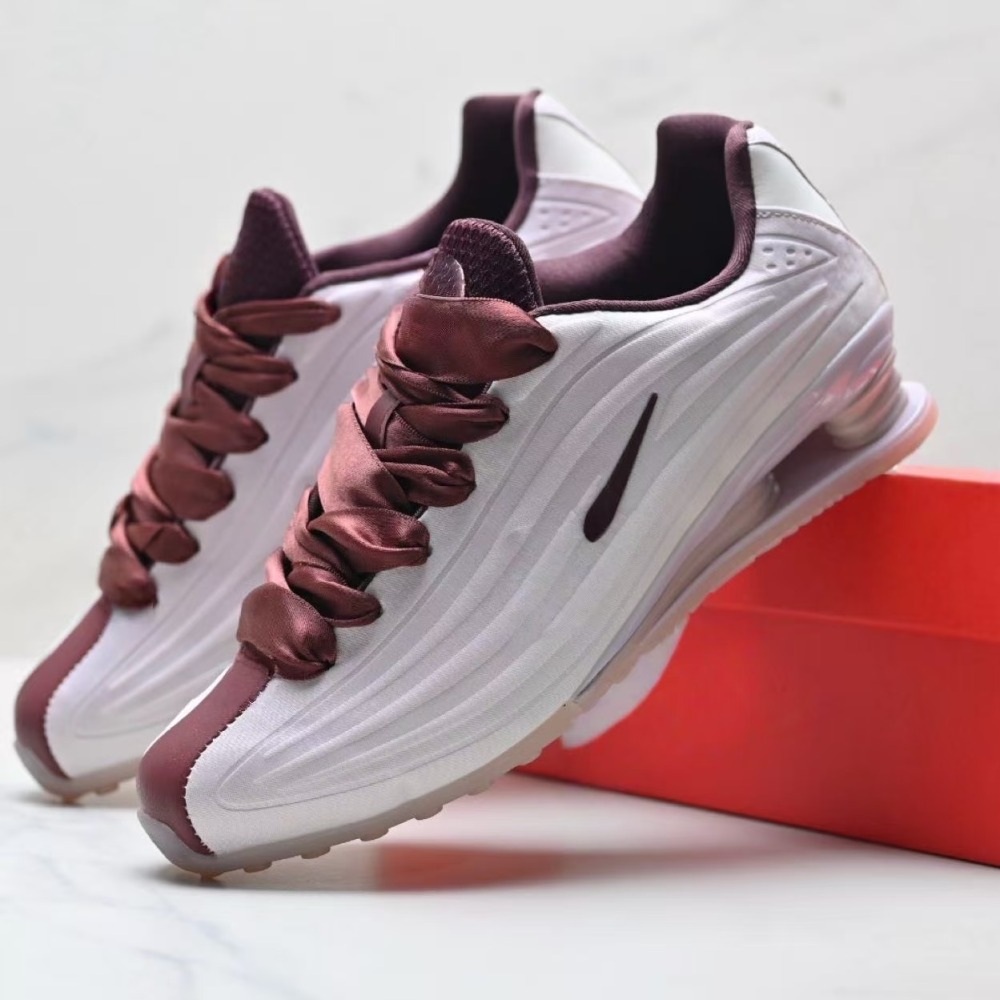 sho Z With shoe box