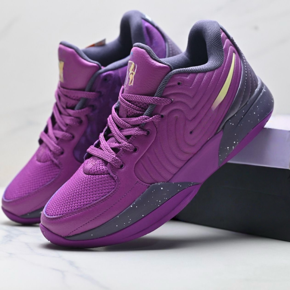 ja2 With shoe box
