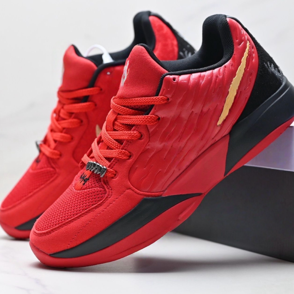ja2 With shoe box