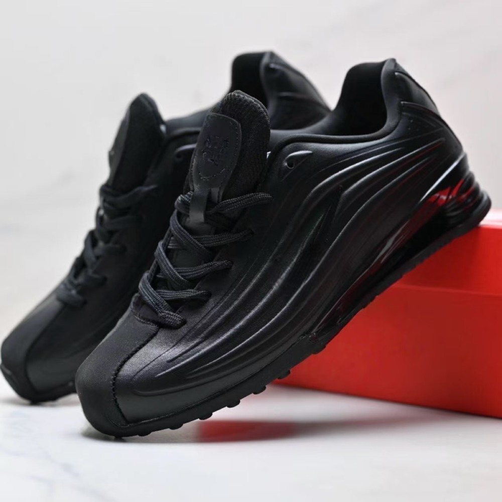 sho Z With shoe box