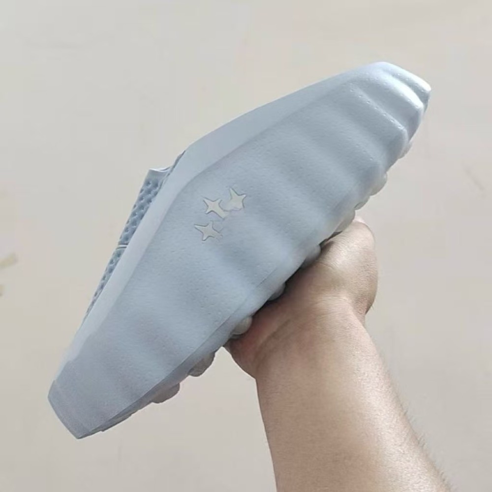 md 001 With shoe box
