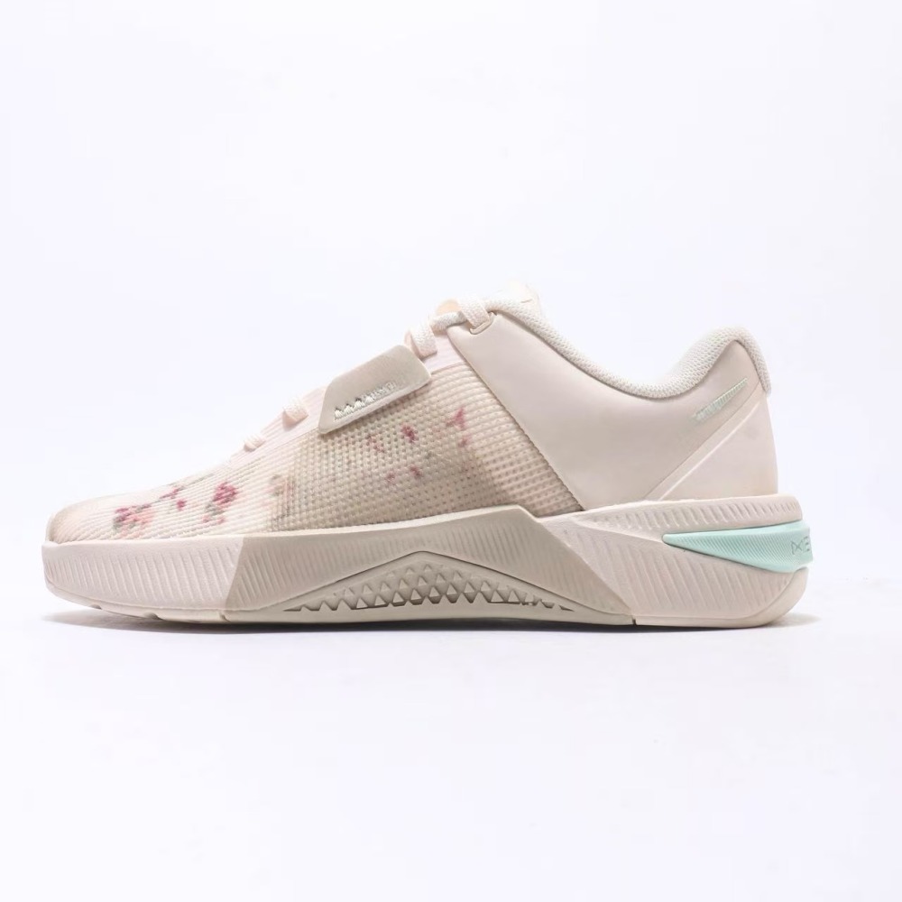 met10 With shoe box