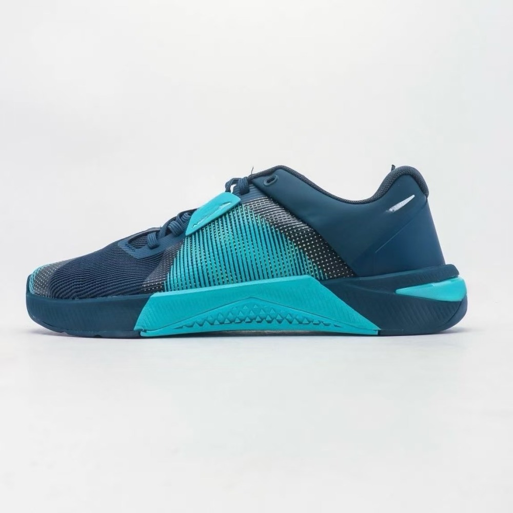 met10 With shoe box