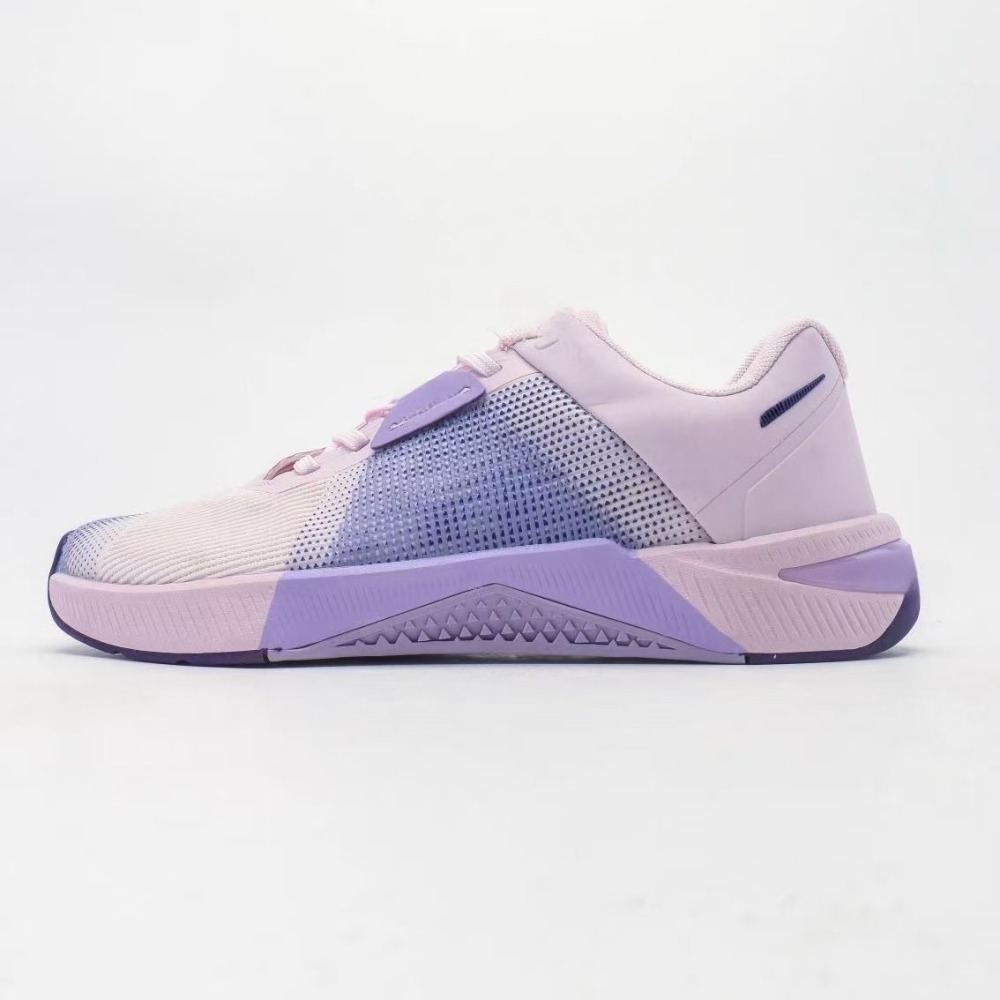 met10 With shoe box