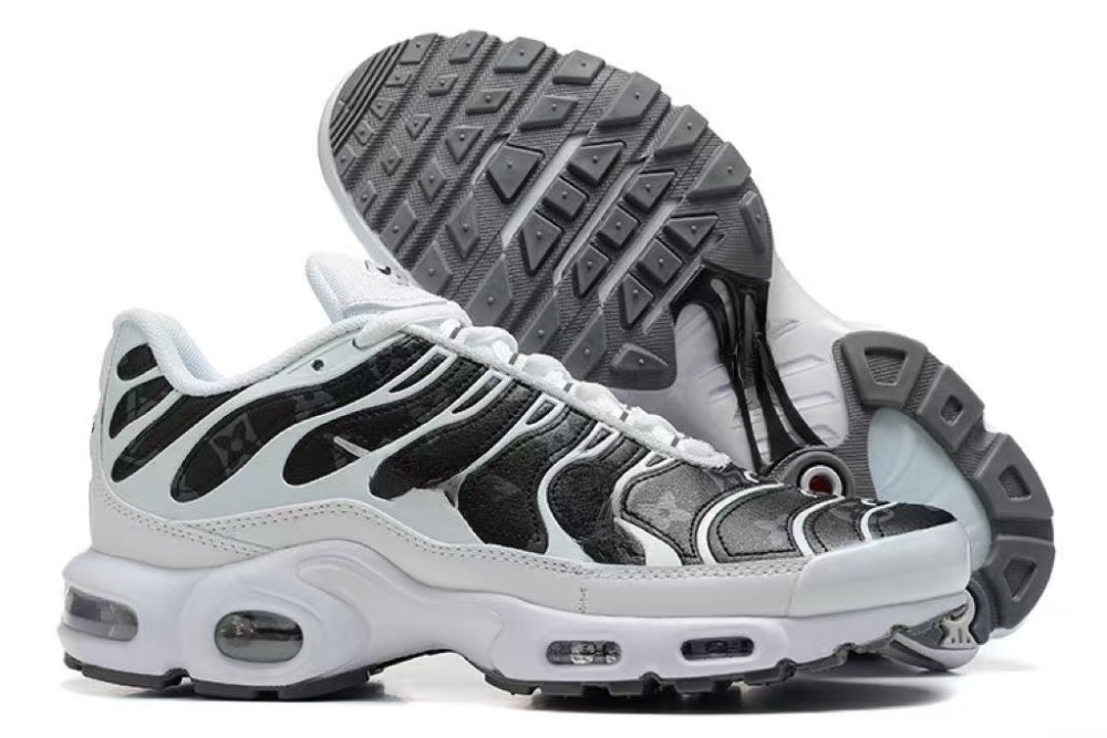 Air Max plus With shoe box