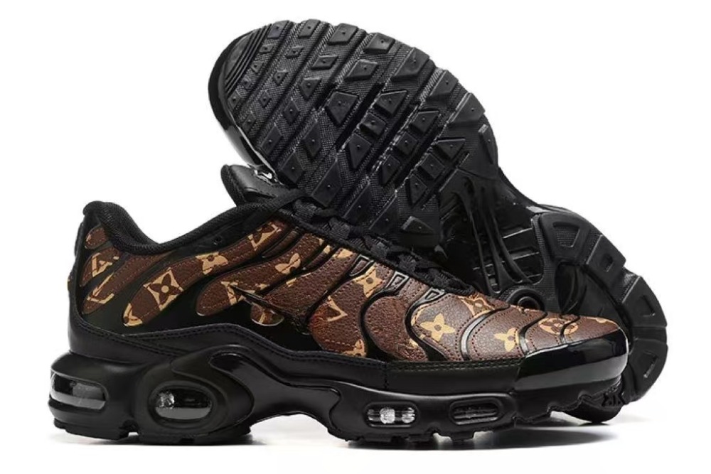 Air Max plus With shoe box