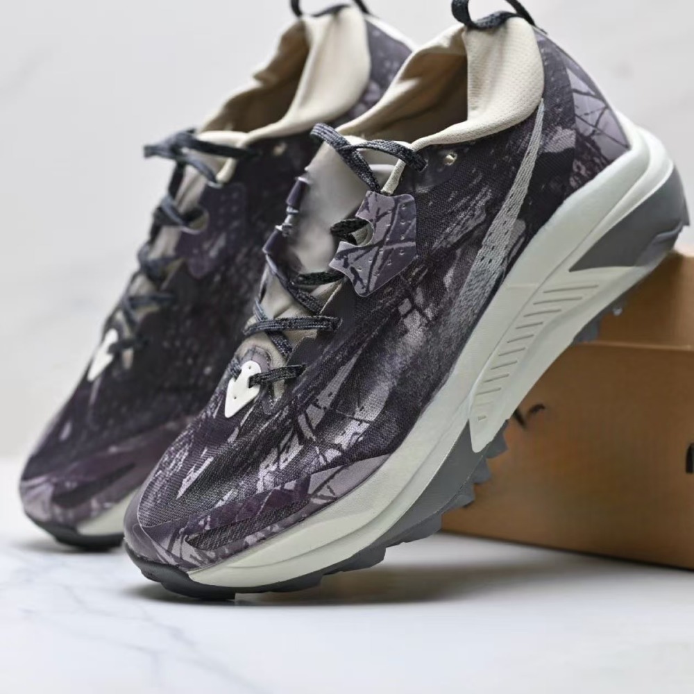 acg ze With shoe box