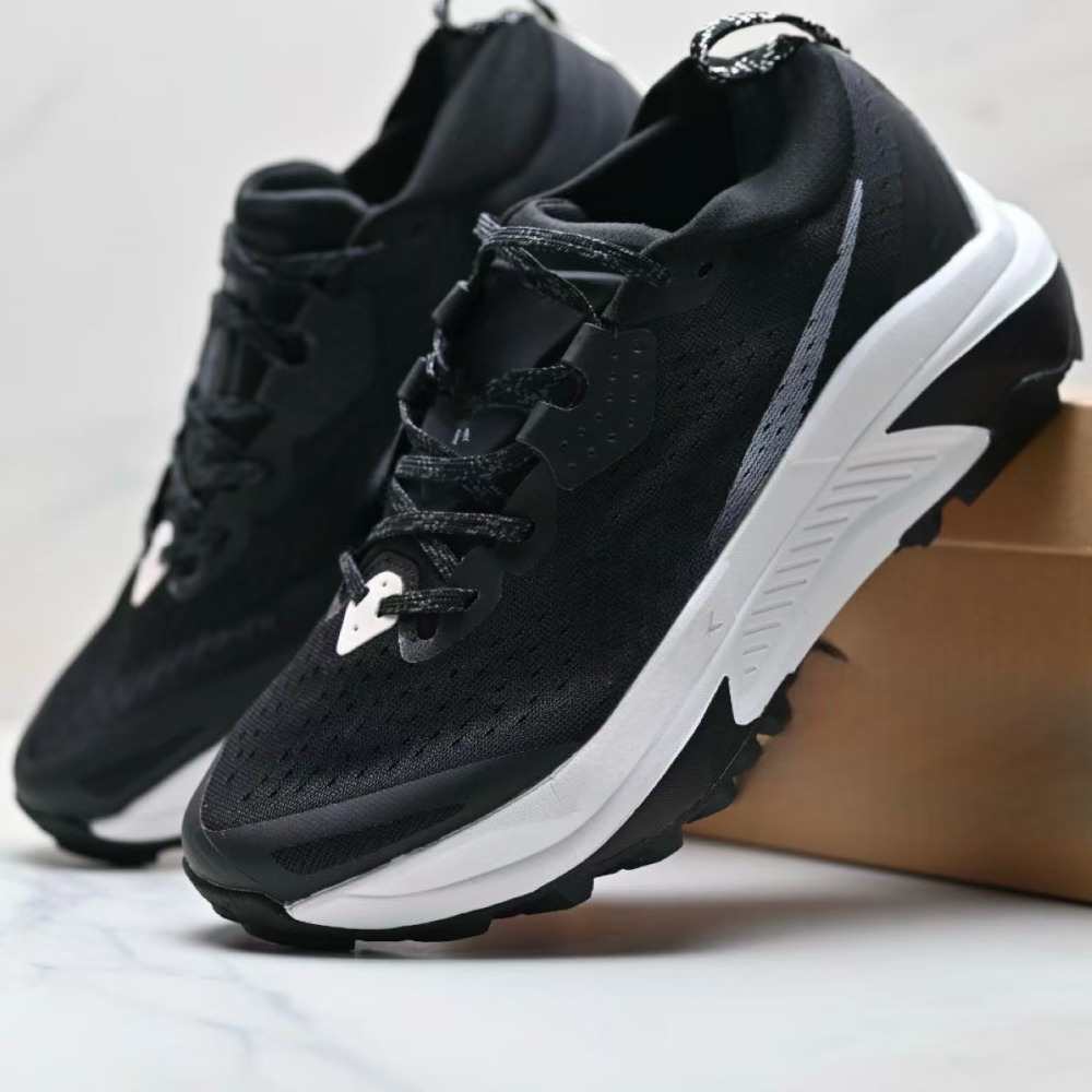 acg ze With shoe box