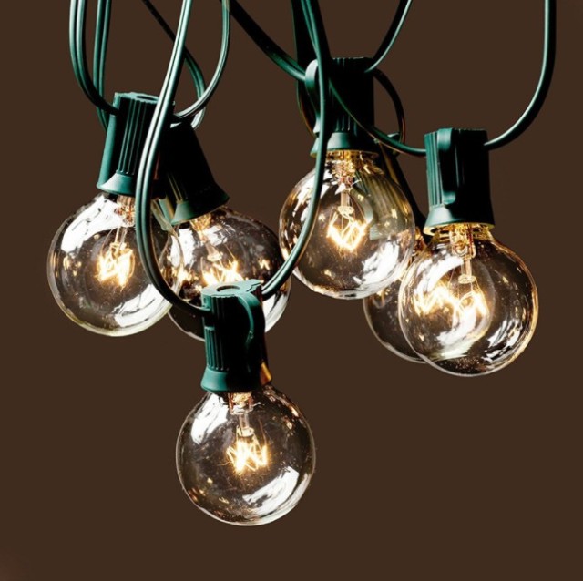 Amazon hot selling G40 solar powered 110V US plug 220V Europe plug 10/ 25/30/50 globes string light