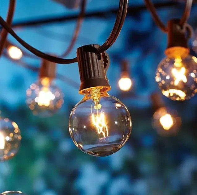 Amazon hot selling G40 solar powered 110V US plug 220V Europe plug 10/ 25/30/50 globes string light