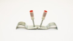 مسمار متكامل لمشبك الأنابيب