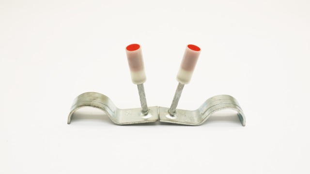 مسمار متكامل لمشبك الأنابيب