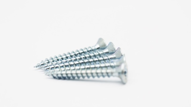 برغي لوح خشبي مطلي بالزنك باللون الأزرق والأبيض