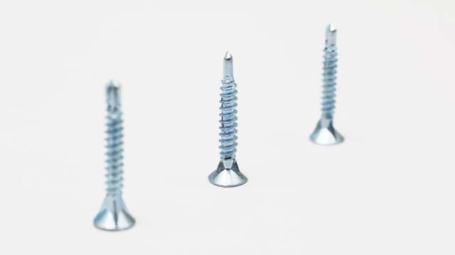 CSK head self drilling screw with 3nibs