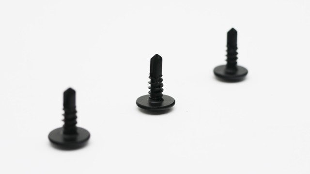 Truss head self drilling screw black phosphated