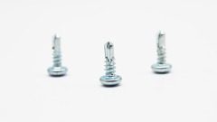 برغي ذاتي الحفر برأس مسطح