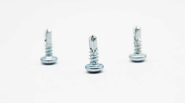 برغي ذاتي الحفر برأس مسطح