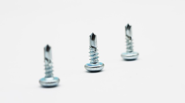 برغي ذاتي الحفر برأس مسطح