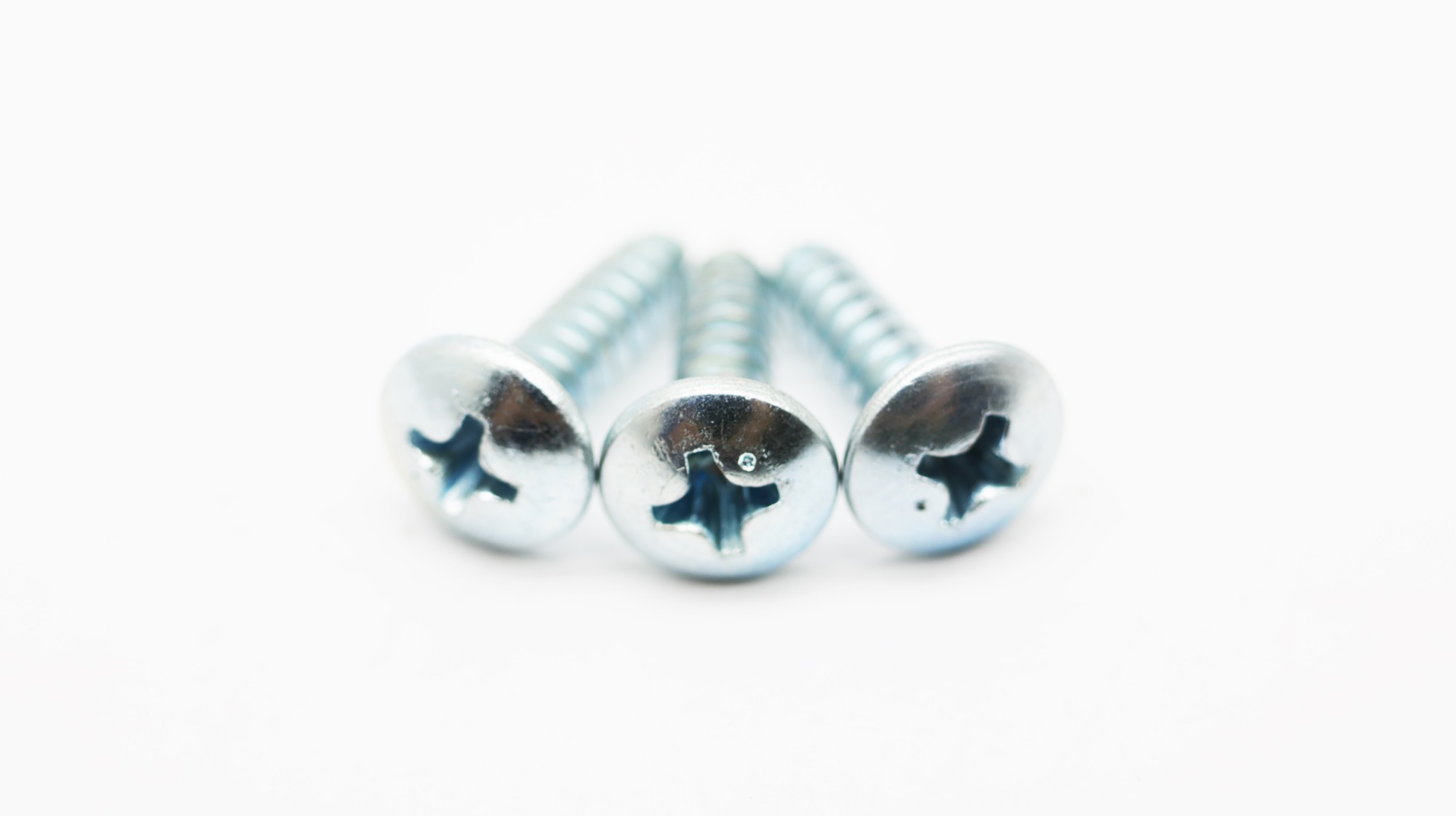 Round head self tapping screw