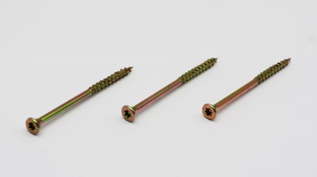 رأس زهرة البرقوق، خيط ذاتي اللولبة، ذيل مقطوع