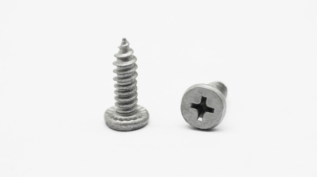 Thin flat head self tapping screw