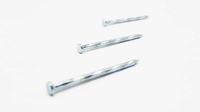 Twilled concrete nail