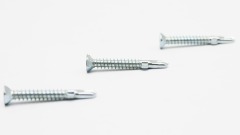 برغي ذاتي الحفر برأس CSK غير قابل للانزلاق مع جناح