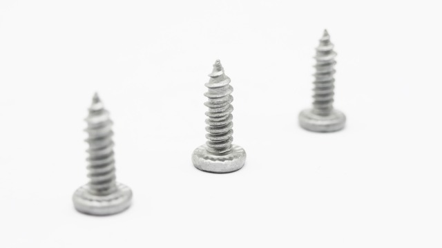Thin flat head self tapping screw