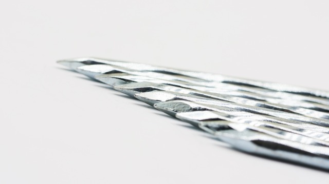 Twilled concrete nail