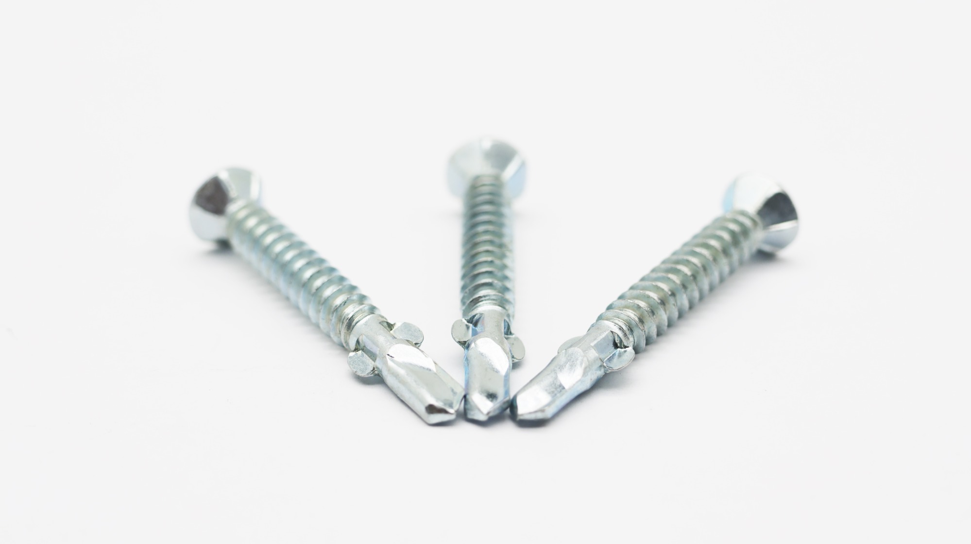 Non-slip CSK head self drilling screw with wing