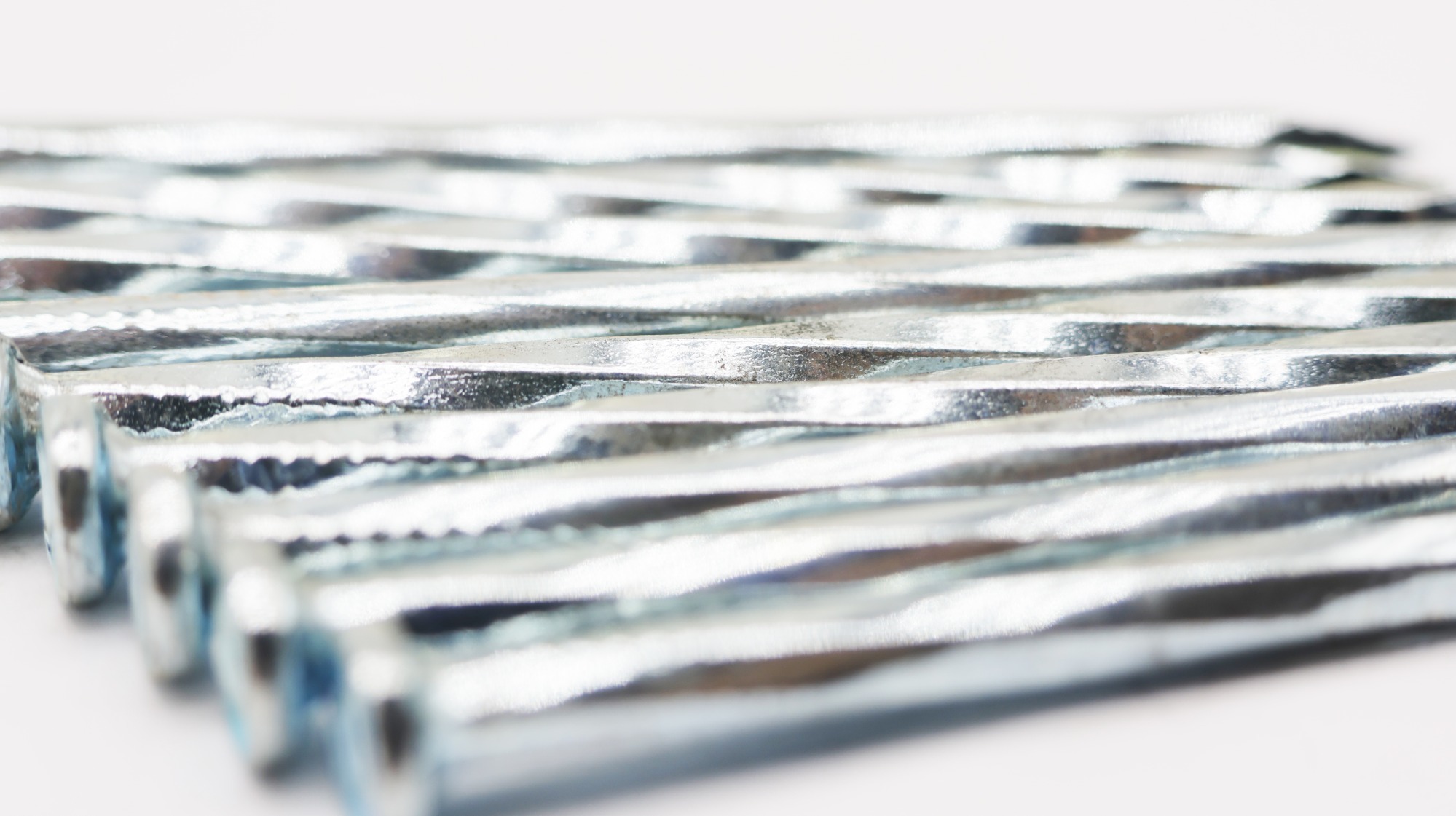 Twilled concrete nail