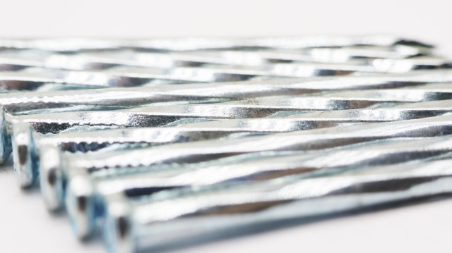 Twilled concrete nail
