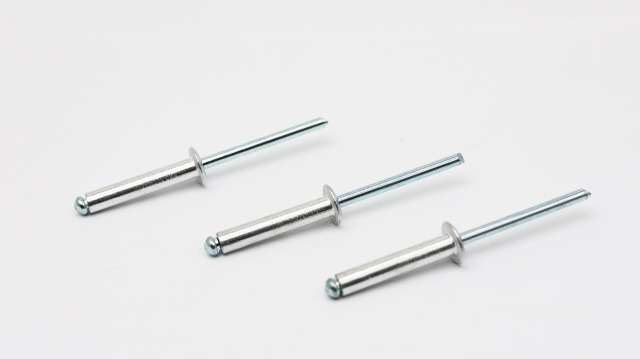 مسمار أعمى طبيعي